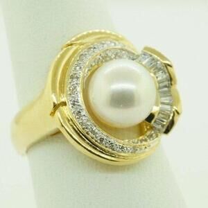 Estate Sale 18k Yellow Gold Baguette Diamond Cocktail Ring 0.25 TCW Size 7.5